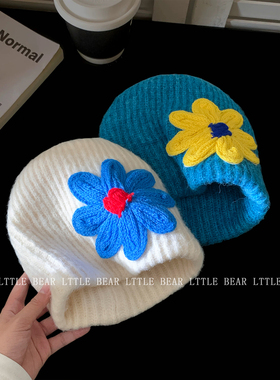 蓝色立体花朵针织帽保暖护耳