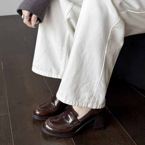 高跟鞋复古英伦风漆皮粗跟乐福鞋2026春季单鞋棕色方头单鞋子 - 图0