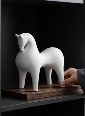 白色独角兽小马桌面摆件高颜值