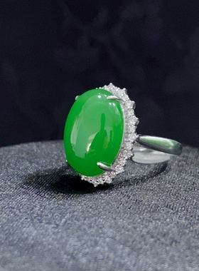 和田碧玉苹果绿蛋面戒指18k白金镶嵌款式精致时尚