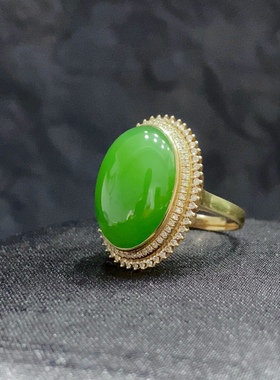 和田碧玉苹果绿蛋面戒指18k金镶嵌款式精致时尚