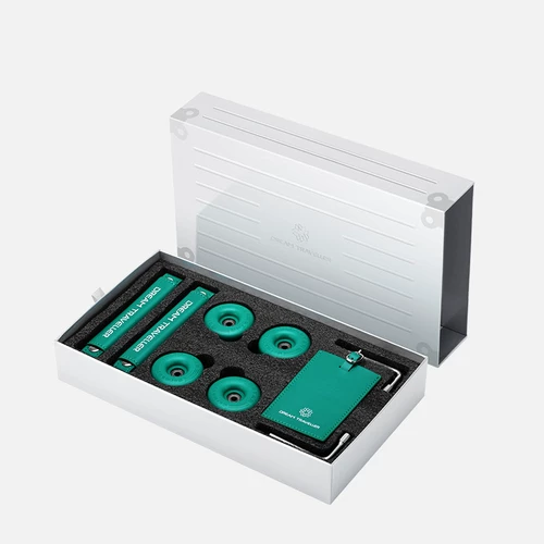 Чемодан, аксессуары, подарочная коробка, багажная бирка, комплект