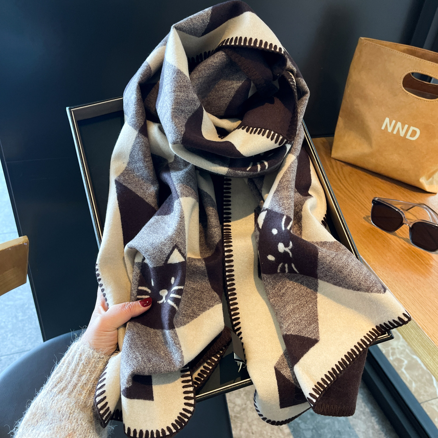 含20绵羊毛高级咖双面猫咪格纹仿羊绒围巾女秋冬保暖披肩两用围脖,淘宝优惠券,粉丝福利购,淘宝优惠卷