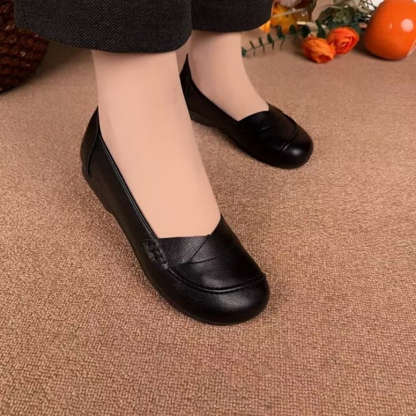 特价真皮牛筋软底单鞋女2026新款平底防滑妈妈鞋中老年舒适豆豆鞋