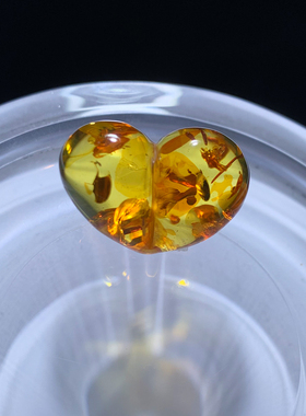 天然花珀屁桃随形吊坠雕刻琥珀石