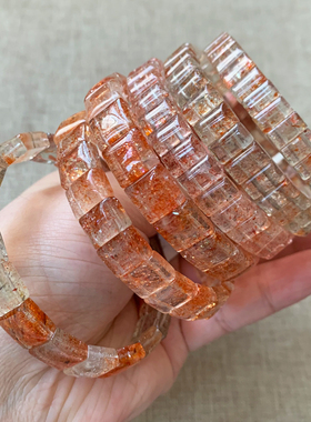 天然阿鲁沙手排长石云母绿柱石