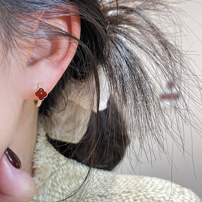 s925银针耳饰秋冬新款红色四叶花耳扣小众设计感时尚气质百搭耳环,淘宝优惠券,粉丝福利购,淘宝优惠卷