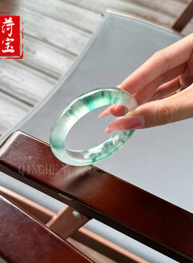 冰种飘花玉手镯翡翠色玉石高冰晴水飘绿花石英岩玉冰飘花玉镯子