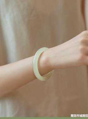 天然新疆青白玉手镯女圆条少女冰种年轻款冰透青白玉叮当镯晴水料