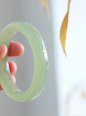 和田玉湖水绿色古青料阿富汗玉石手镯自然晴水料复古圆条玉石镯