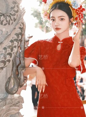 新款女簪花写真主题红色旗袍个性复古民族风外景旅拍艺术照摄影服