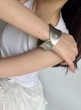 复古磨砂质感交错手镯女个性小众气质宽边简约百搭开口手环臂环潮