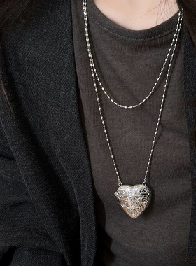 韩系爱心小包项链女小众设计高级感斜挎链秋冬复古长款桃心毛衣链