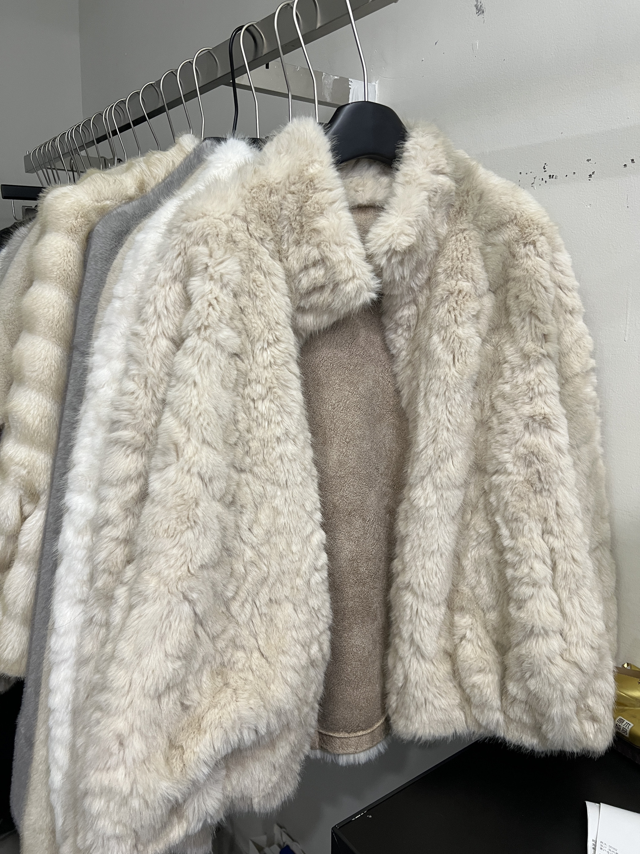 韩系高级感小湖羊立领中长外套女2025冬季新款皮毛一体毛毛大衣,淘宝优惠券,粉丝福利购,淘宝优惠卷