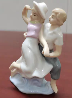 外贸原单全瓷手绘陶瓷男女跳舞摆件创意礼品