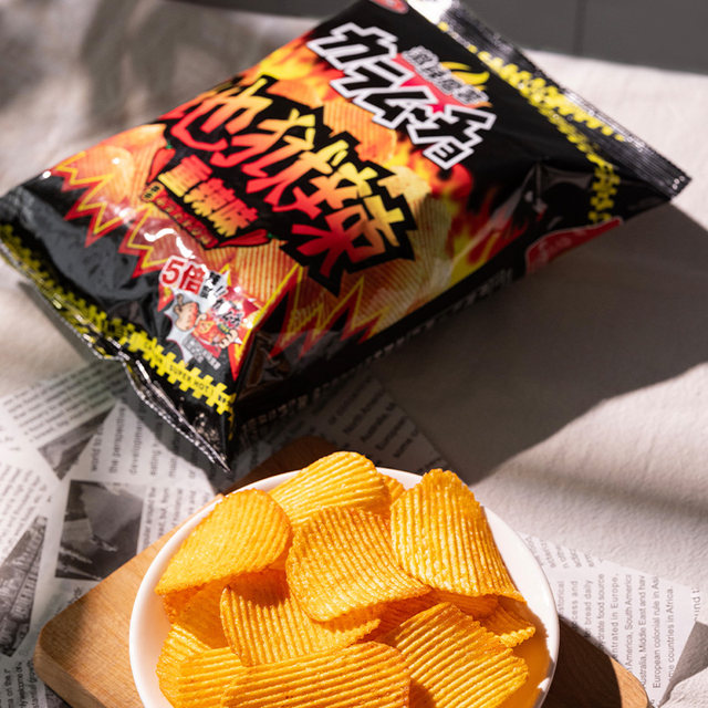 Nissin Spicy Magic Potato 70g Potato Chips Spicy and Heavy Spicy Hell Spicy Snacks to satisfy your cravings while watching dramas in the dormitory