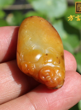 黄沁皮黄玉籽料笑佛吊坠挂件