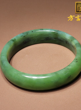 血亏方言特色精品俄料老坑碧玉果绿色高油润内径57mm正装手镯A8