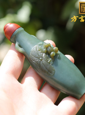 新疆籽料沙枣青精雕鼻烟壶手把件