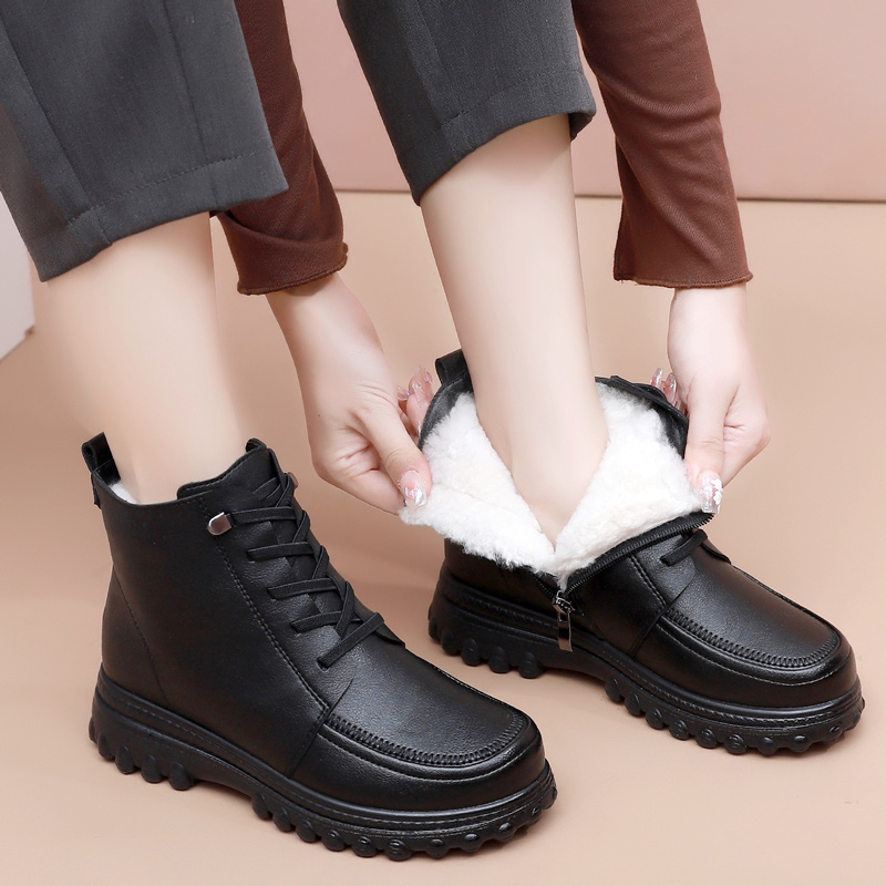 羊毛加厚妈妈鞋棉鞋42码平底防滑女鞋中老年加绒保暖短靴东北皮鞋 - 图2