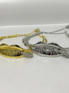 高级感重工嘴唇纹理闪钻项圈