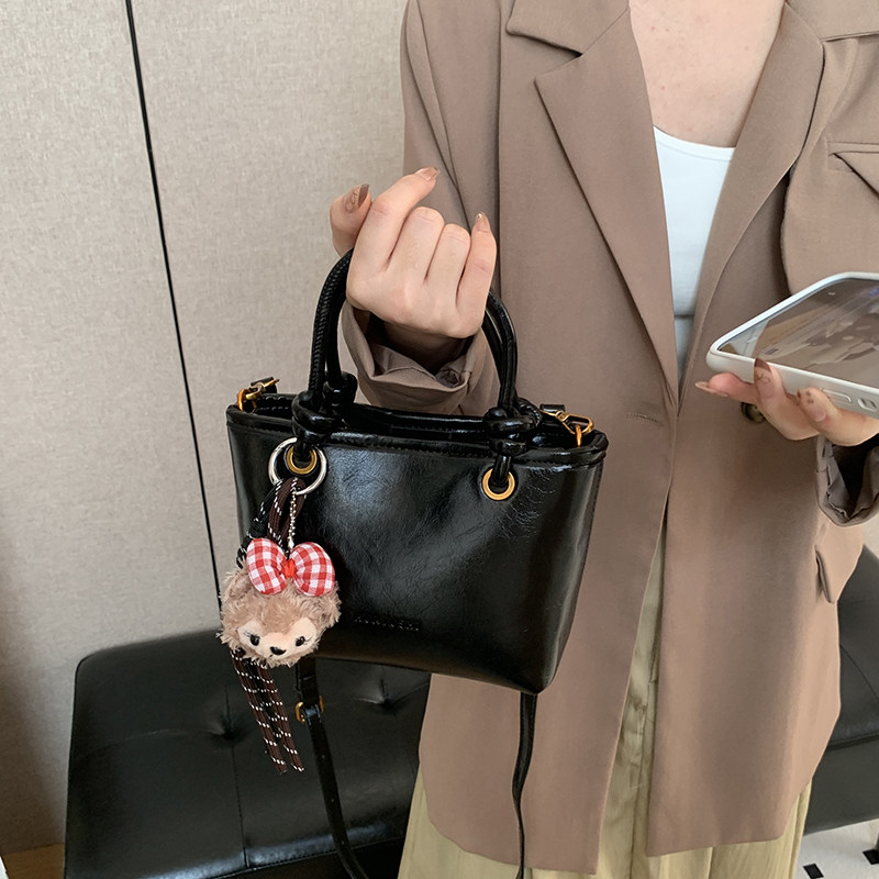 复古潮流手拎水桶包女2026秋冬新款简约休闲单肩包韩版高级感女包,淘宝优惠券,粉丝福利购,淘宝优惠卷