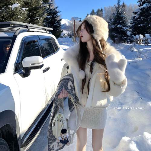 迟伞伞 心愿冰岛 毛毛翻领90白鸭绒羽绒服外套520g加绒粉粉裤 - 图2