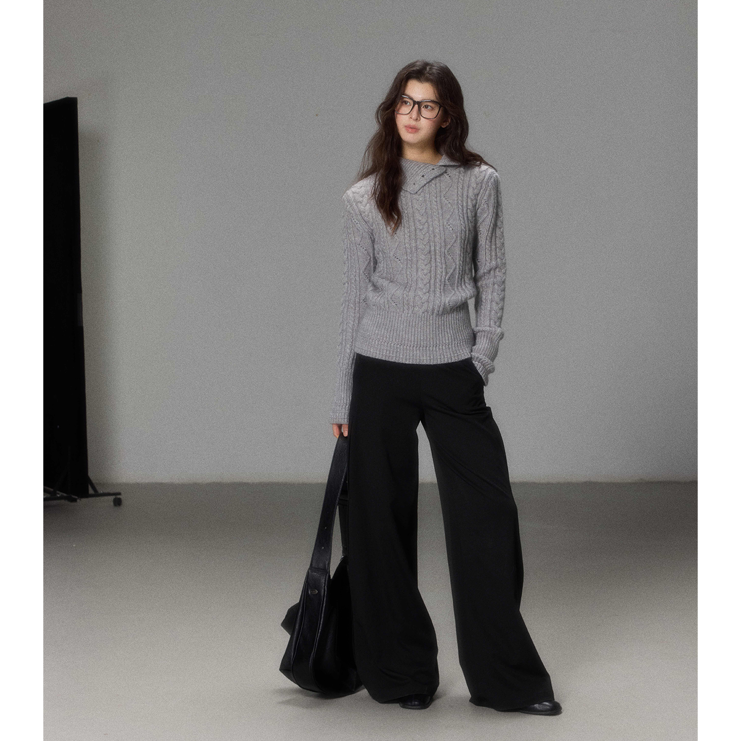 贰羊设计【归意】慵懒高级设计感翻领绞花白色毛衣女冬收腰针织衫 - 图2