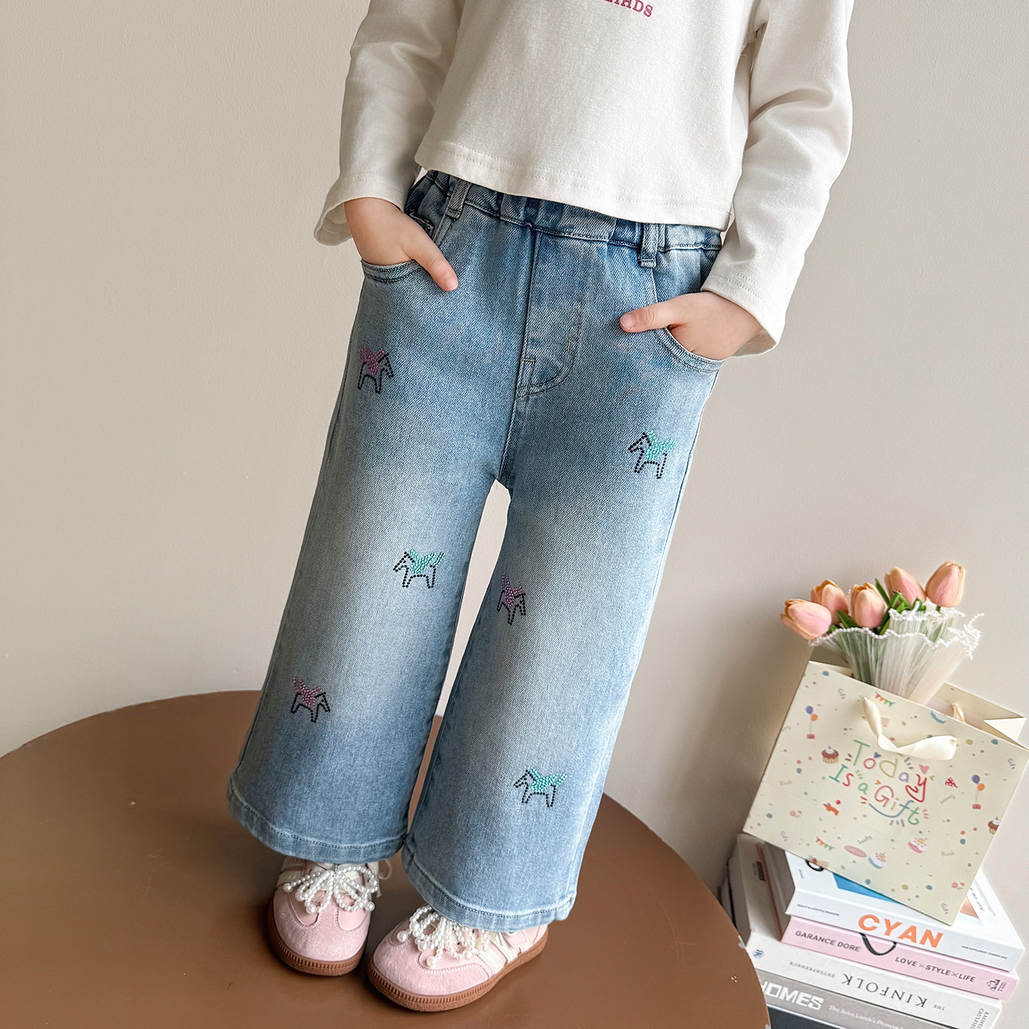 中小女童刺绣牛仔裤春秋款2026新款宝宝儿童洋气宽松直筒阔腿裤子,淘宝优惠券,粉丝福利购,淘宝优惠卷