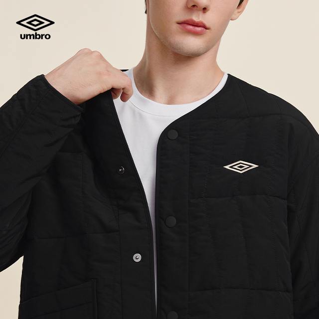 Umbro ກິລາຢ່າງເປັນທາງການ ໃໝ່ ອົບອຸ່ນແບບພູເຂົາແບບກະທັນຫັນ snap button collarless quilted jacket ຂອງຜູ້ຊາຍ