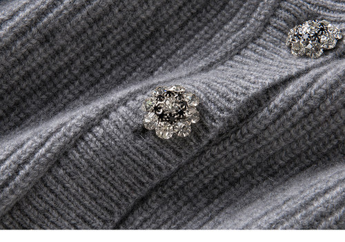 时髦！钻石花瓣扣加厚V领羊绒开衫女纯羊绒毛衣短款针织开衫外套 - 图1