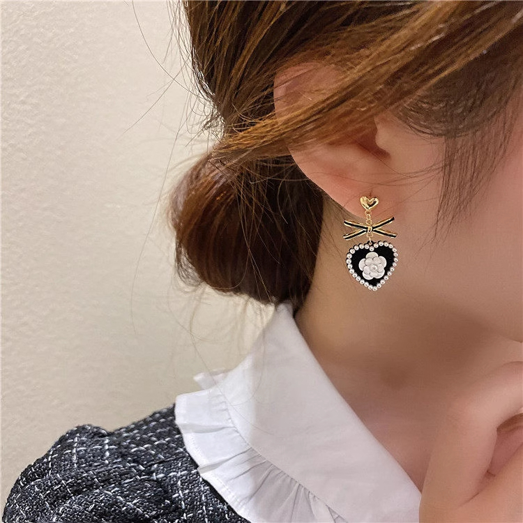 蝴蝶结珍珠爱心耳钉女轻奢小众高级感黑色耳环 - 图2