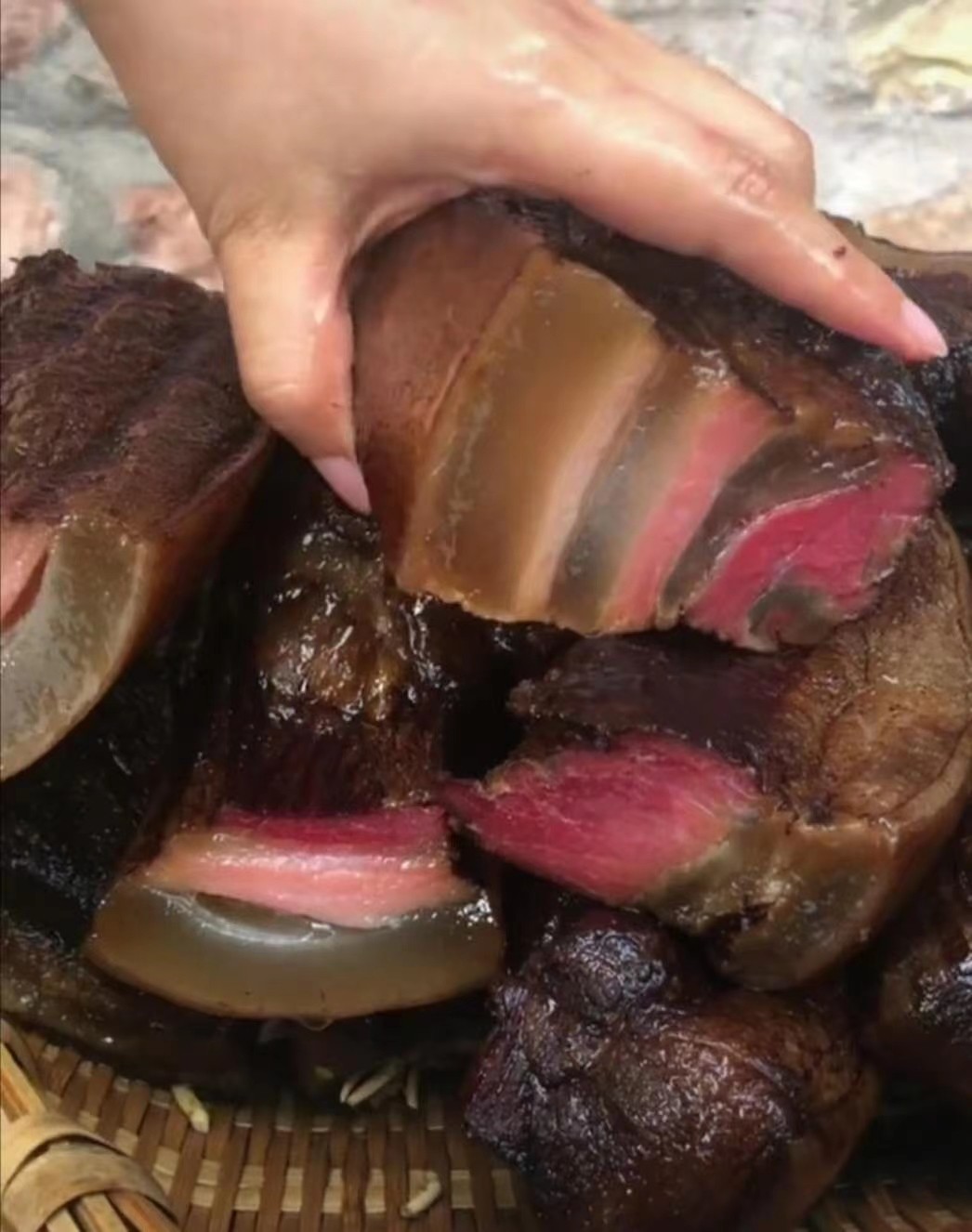 湖南湘西土猪腊肉农家自制风干烟熏柴火五花腊肉猪脚土特产500g