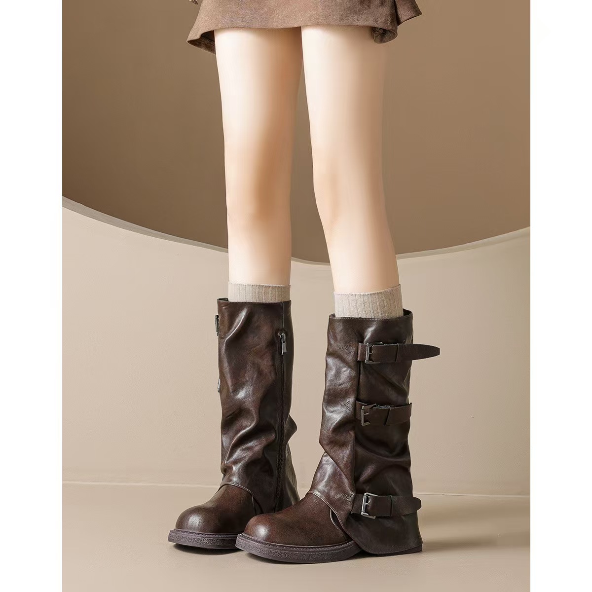 2025秋冬新款靴子黑色皮带扣骑士靴女中筒堆堆靴复古裤管靴长筒靴 - 图1