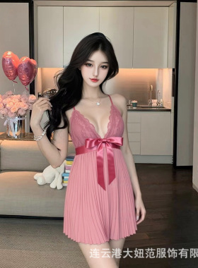 美杜莎新款深V吊带睡裙粉色性感蕾丝蝴蝶结带胸垫女家居细褶睡裙