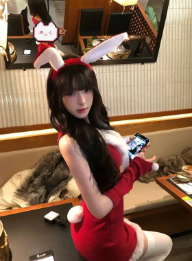 2025圣诞服连衣裙女装甜辣妹氛围套装毛绒吊带新年红色跨年战袍