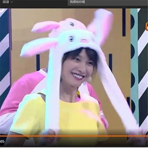 То же модели Дуйина в чистых ушах красного кролика осенью и зимними шляпами дети милые пикачу кроличьи уши будут двигаться