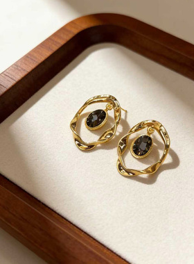 轻奢复古金色椭圆吊坠项链