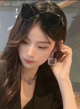 小众设计黑白格子圆形项链