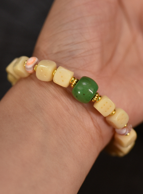 藏式极简风牛骨雕刻骰子搭配黑白线珠单圈手串