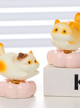 卡通乐悠悠转转猫办公室工位摆件