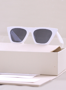 欧美风设计师显瘦黑色街拍太阳镜