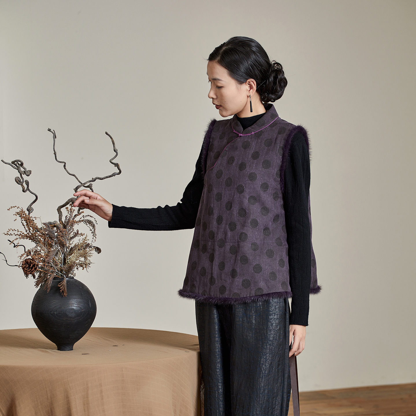 布小匠原创设计柞蚕丝波点香云纱夹棉马甲女2025冬季新款中式马夹 - 图1