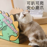 Кошка, захватывающая кошачье гнездо, не бросает крошки гофрированной бумаги против, схватившего диван, чтобы защитить гнездо кошачьего кошачьего гнезда кошачья кошачья кошачья кошка и анти -кера