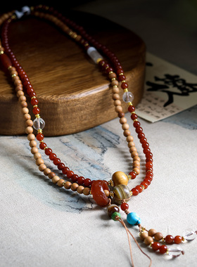 南红玛瑙搭配檀香木斜跨链仿松石包浆玛瑙跑环虎牙天珠原创手机链