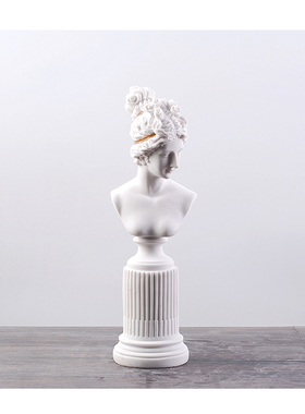 欧式风人物样板房床头柜软装饰品