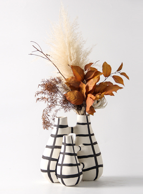 北欧简约手绘线条黑白格陶瓷花瓶