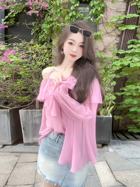 ການອອກແບບ niche ruffled ວ່າງເທິງຄໍຫນຶ່ງ