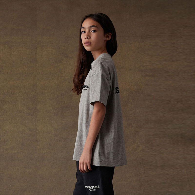 【官网现货】FOG Fear Of God Essentials儿童短袖印花logo童装 - 图1