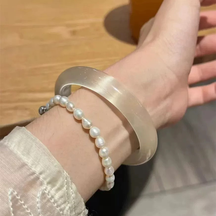 天然猫眼石高冰种香槟金玛瑙平替手镯白月光玉髓手镯浅色扁条镯子 - 图2